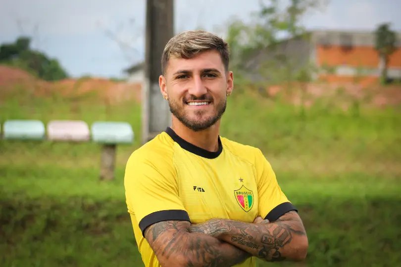 Brusque anuncia a contratação do meio-campista Thomaz Carvalho