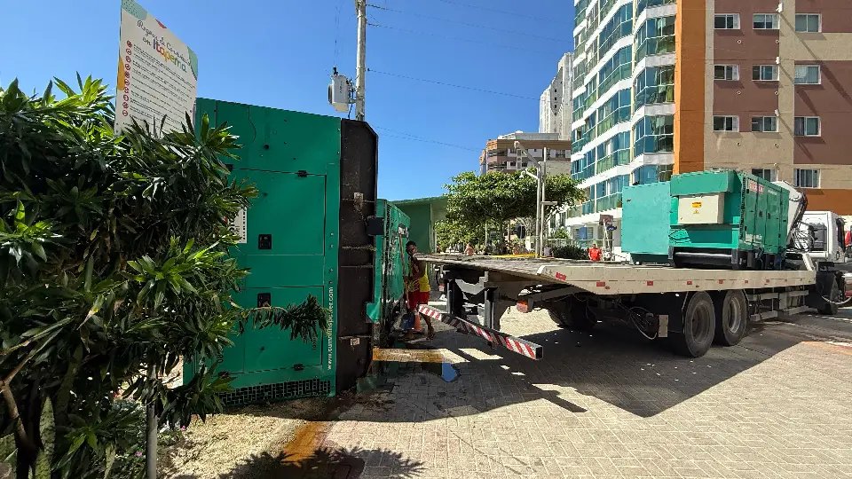 Idoso tem dedos amputados e neto fica ferido após barra de ferro se soltar de caminhão