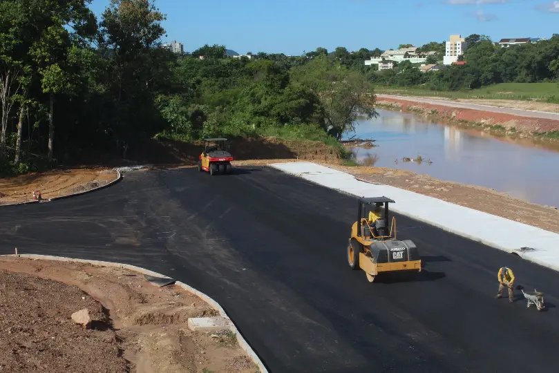 Trechos na nova Beira Rio começam a receber pavimentação asfáltica