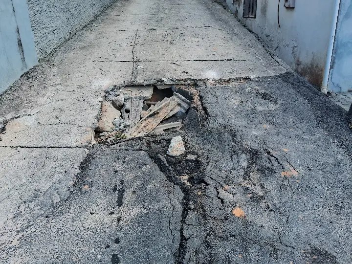 (VÍDEO) Buraco na PM 26 dificulta acesso e causa prejuízos aos motoristas