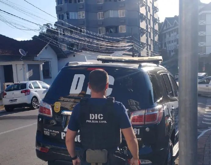 Mulher é presa por tentativa de homicídio ligado a organização criminosa