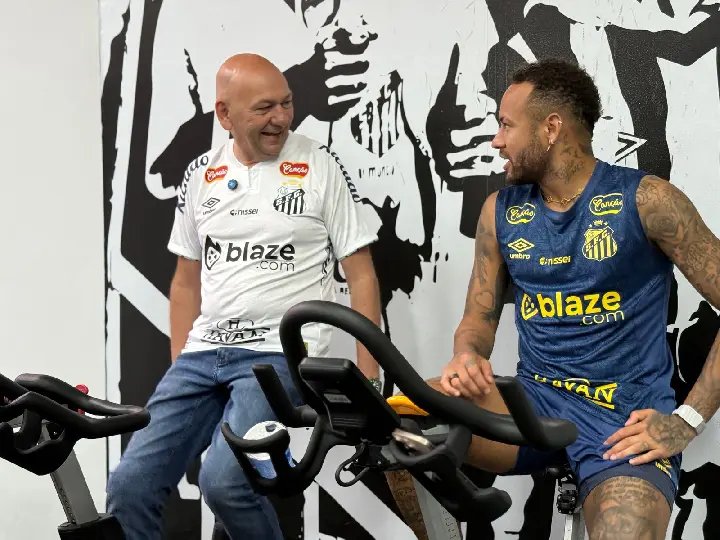 Luciano Hang visita CT do Santos e se encontra com Neymar