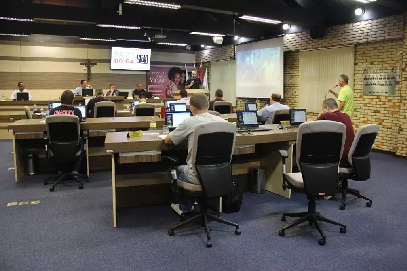 (VÍDEO) Câmara aprova lei que proíbe músicas com apologia ao crime nas escolas