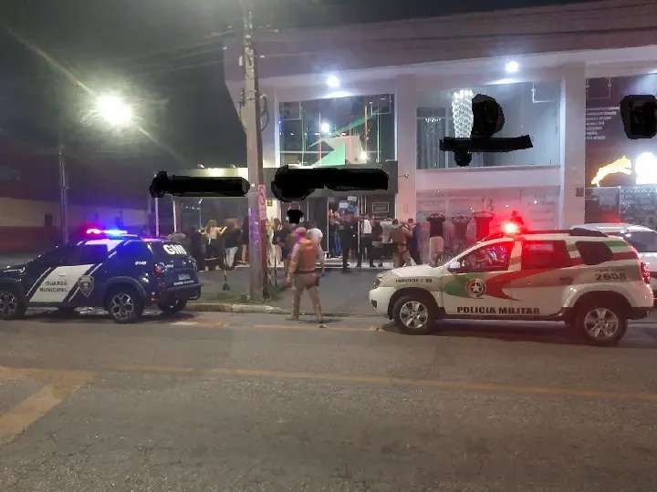 Polícia encontra drogas e prende foragido durante operação em lojas de conveniência