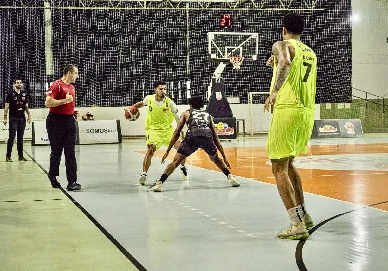 Brusque vence Joaçaba no Campeonato Brasileiro de Basquete