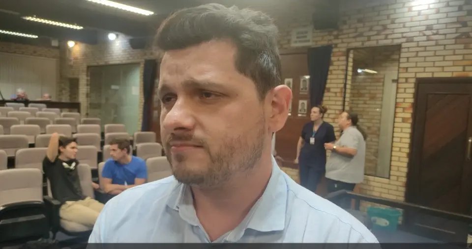 (VÍDEO) Vereador propõe estudo para melhorar estacionamento na Praça Sesquicentenário