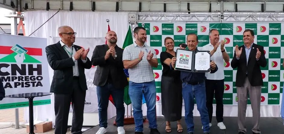 Governador Jorginho Mello autoriza edital do CNH Emprego na Pista