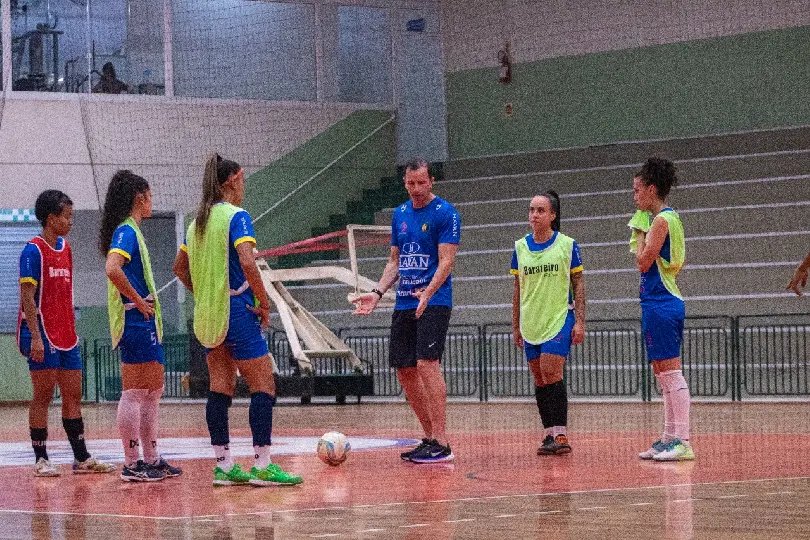 Barateiro se prepara para estrear na Liga Feminina de Futsal