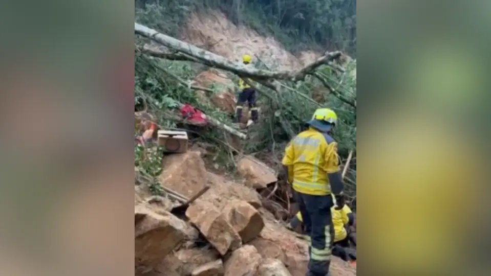 Corpo de trabalhador soterrado em queda de barreira é resgatado após quase 24 horas