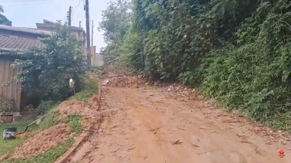 (VÍDEO) Barreira na Adelina Debatin: secretário diz que será retirada na próxima semana