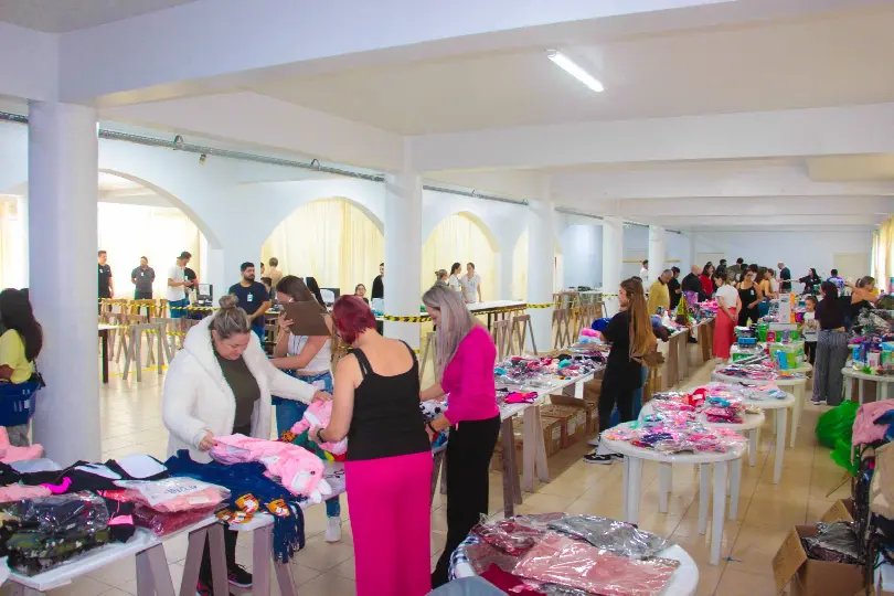 Hospital Azambuja promove bazar com grande participação