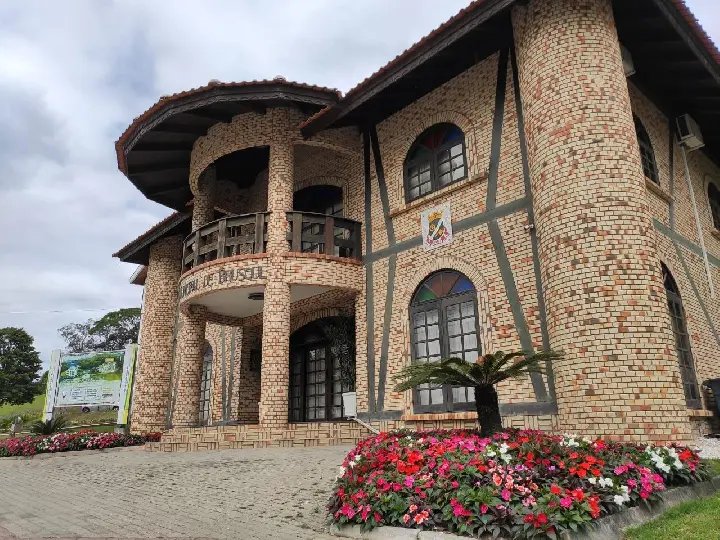 Câmara de Brusque gera custos com comissão, sem resultados efetivos