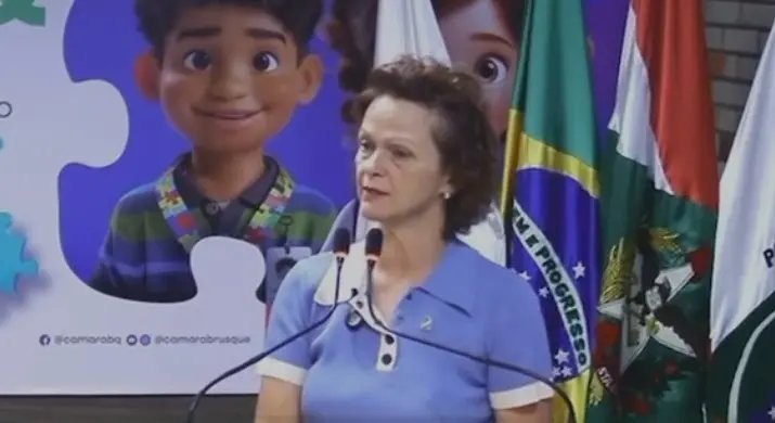 (VÍDEO) Bete Eccel responde sobre polêmica na revisão do Regimento da Câmara de Brusque