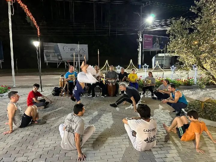 Inscrições abertas para aulas gratuitas de capoeira com o Mestre Kblera