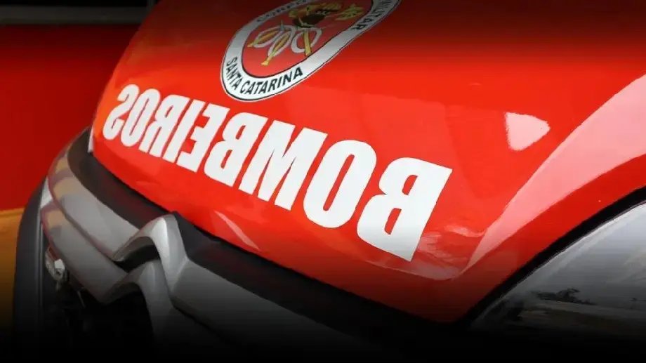 Ciclista fica ferida após colisão com carro no bairro São Pedro