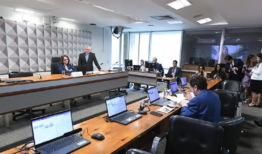 Projeto de Lei autoriza porte de arma de fogo para mulheres com medida protetiva de urgência