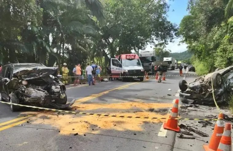 Mãe e filho morrem em grave acidente na BR-470