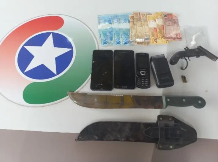 Briga em posto termina com apreensão de arma, droga e facão em Brusque