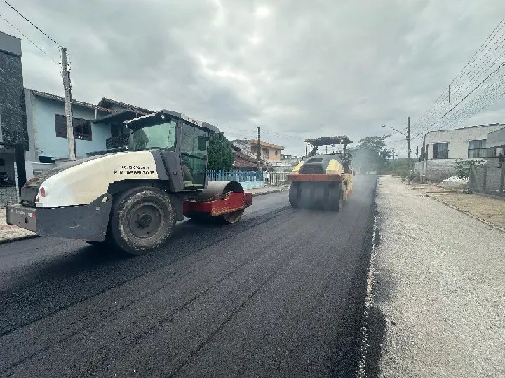 Rua Alberto Heckert recebe pavimentação asfáltica após obras no sistema de drenagem
