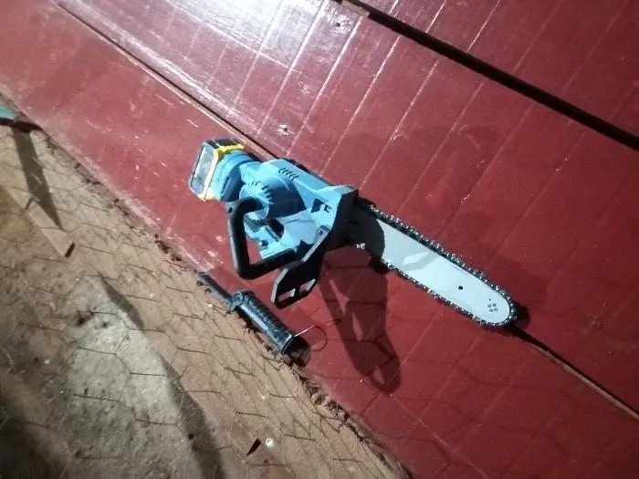 Homem invade casa com motosserra ligada e acaba morto em SC