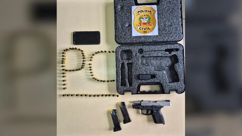 Polícia prende homem que atirou na perna da esposa em Brusque