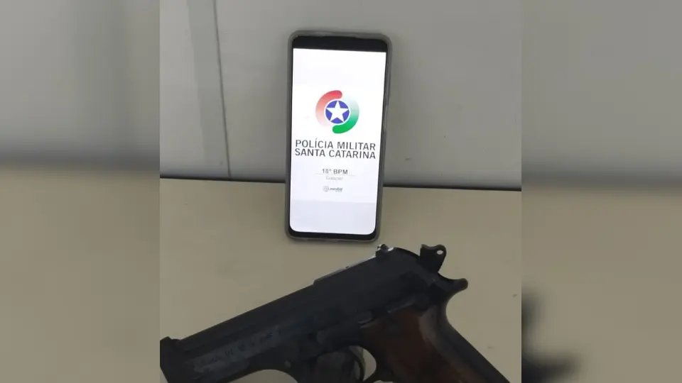 Jovens são presos após tentativa de fuga e porte ilegal