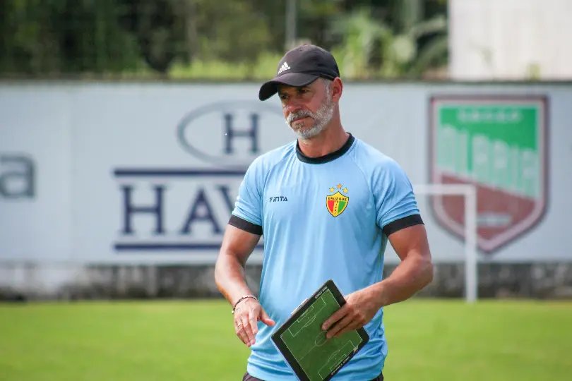Técnico Filipe Gouveia celebra consistência defensiva na vitória do Brusque sobre o Guarani