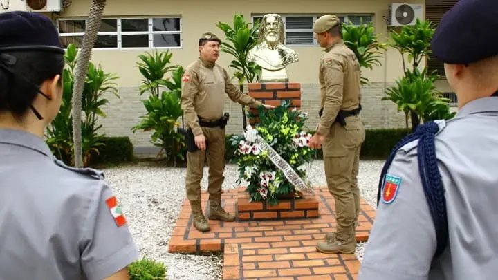 PMSC presta homenagem ao patrono das polícias militares e civis do Brasil