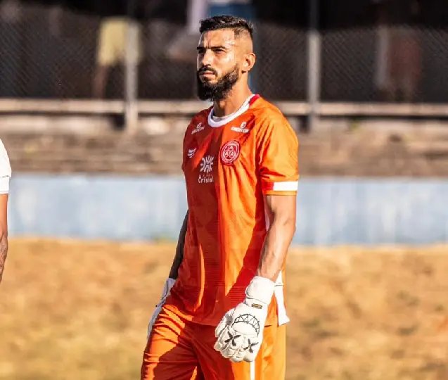 Carlos Renaux anuncia goleiro Airon para a Série B