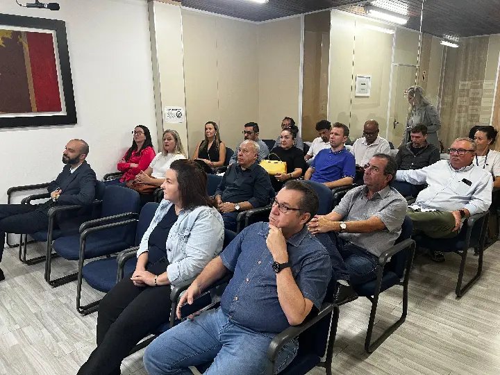 Brusque recebe secretários de Fazenda de municípios da AMVE