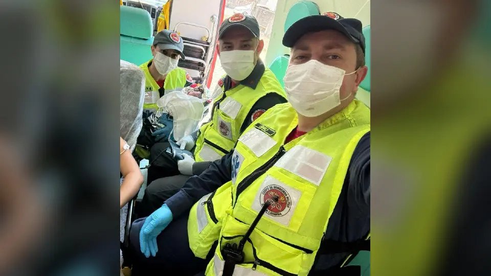 Bebê nasce em casa antes da chegada dos bombeiros