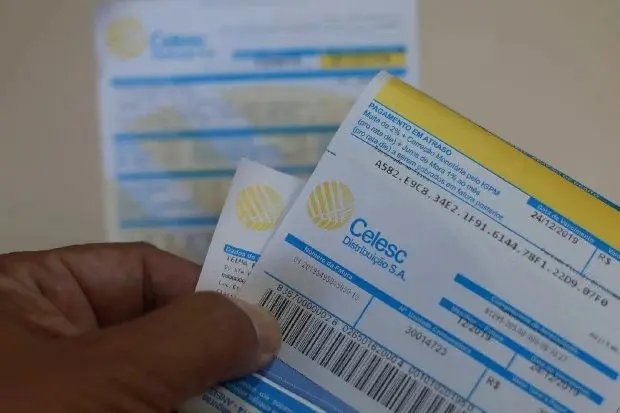 Conta de luz ficará mais cara em maio com volta da bandeira amarela