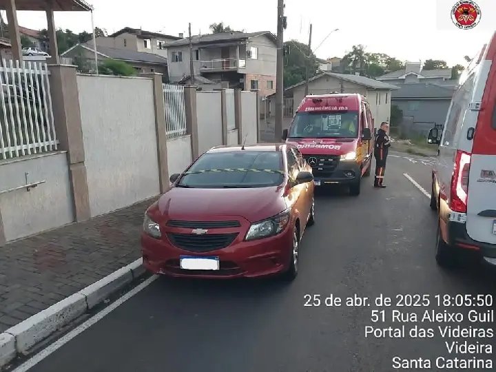 Criança morre após ser esquecida dentro de carro em SC