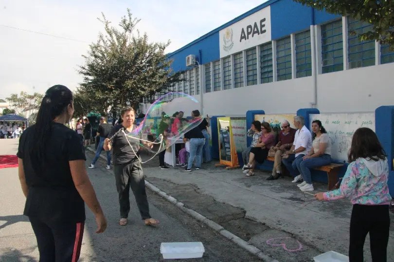 Apae na Rua promove integração entre instituição e comunidade