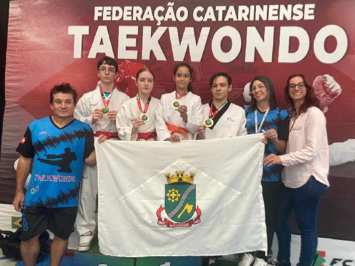 Com oito medalhas de ouro, Brusque assegura presença no nacional de Taekwondo
