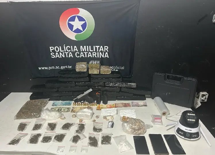 Máquinas avaliadas em R$ 20 mil são trocadas por drogas e armamentos
