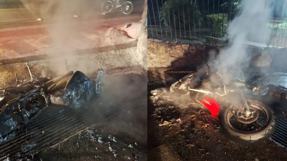 Moto pega fogo no acostamento da Rodovia Antônio Heil