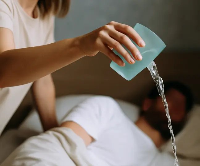 Homem é preso após agredir companheira que tentou acordá-lo com água