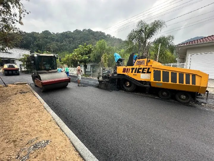 Limeira ganha nova rua asfaltada com entrega de João Fernando Giosele