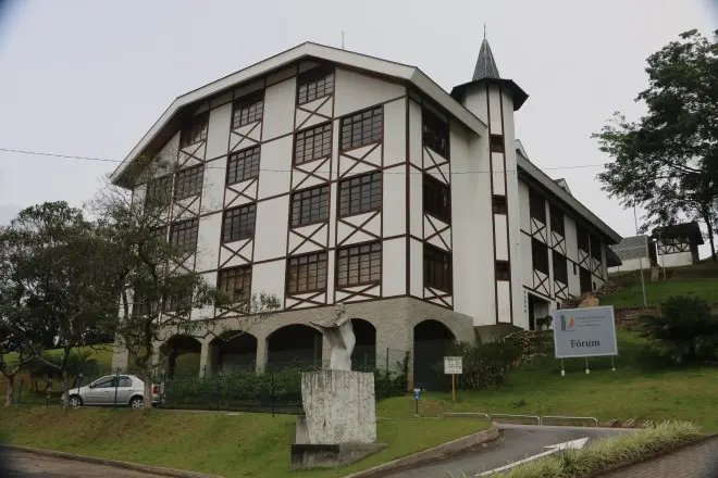 Justiça condena homem por tentativa de feminicídio motivada por ciúmes