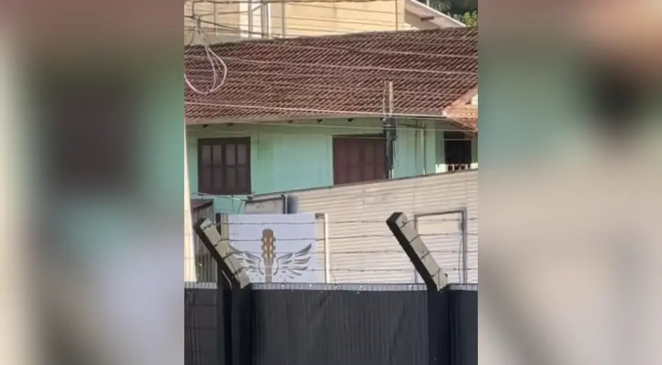 (VÍDEO) Caminhão colide e arrebenta fiação no Águas Claras