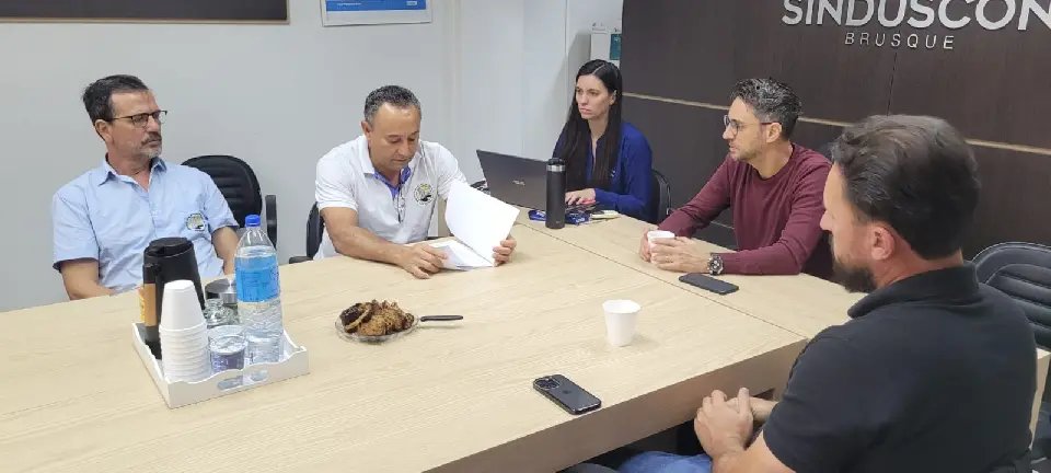 Reunião define negociação coletiva da construção civil e mobiliário de Brusque 
