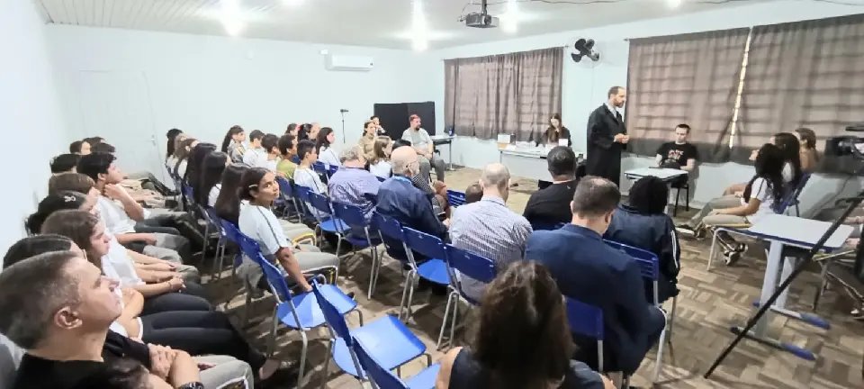 Parceria entre UNIFEBE e escola Augusta Dutra transforma sala de aula em tribunal literário