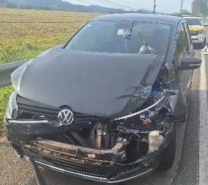 Condutora fica ferida em colisão na rodovia Antônio Heil