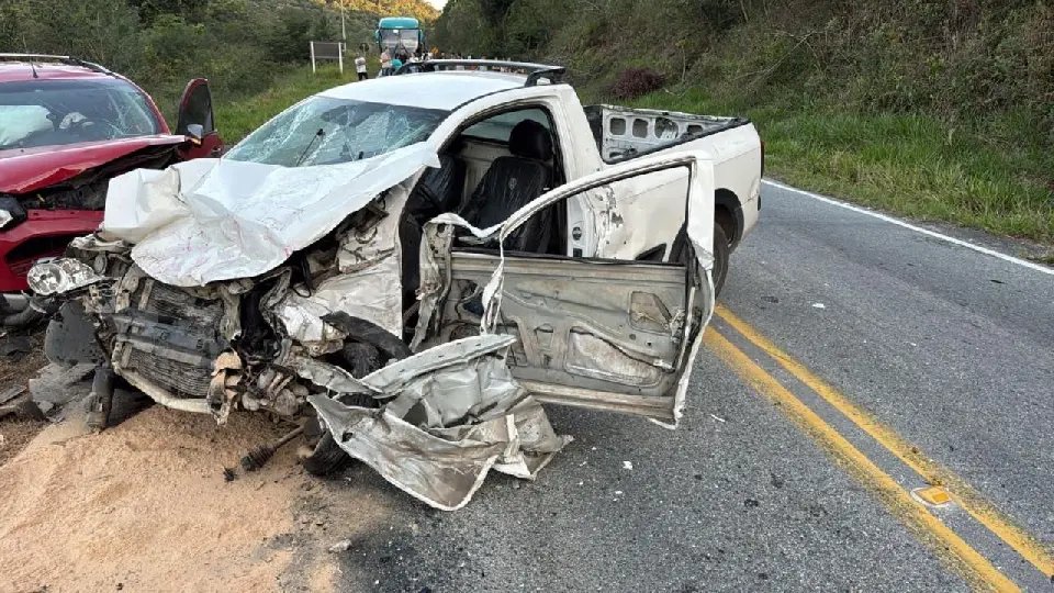 Colisão envolvendo três veículos deixa feridos no Zantão