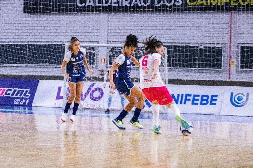 Barateiro é superado pelo Stein Cascavel na Liga Feminina de Futsal
