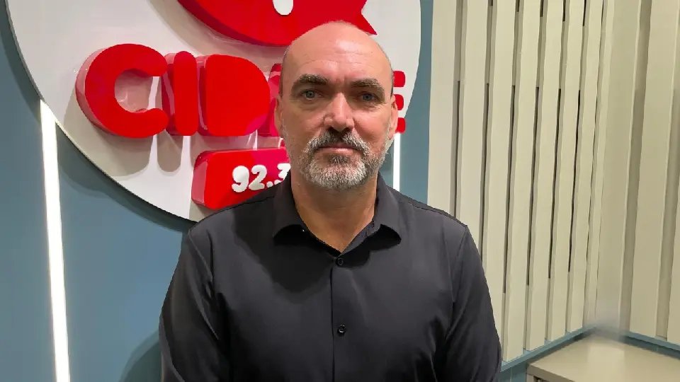(VÍDEO) Secretário defende educação e regras para ciclomotores
