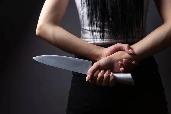 Após ser agredida com tapa, mulher corre atrás do companheiro com facão