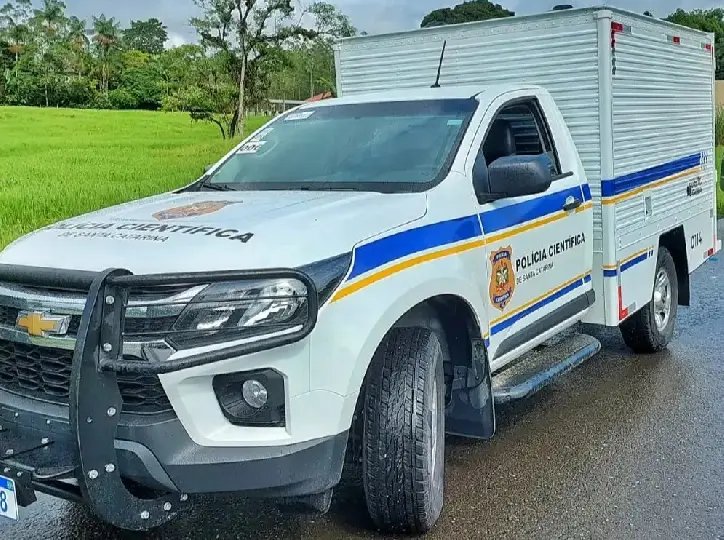 Corpo é achado em casa abandonada e polícia investiga o caso 