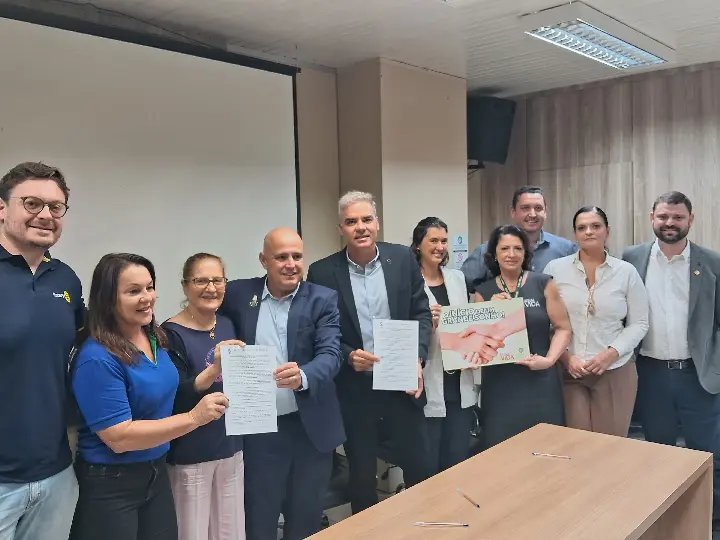 (VÍDEO) Prefeitura e Renal Vida firmam convênio para novo centro social